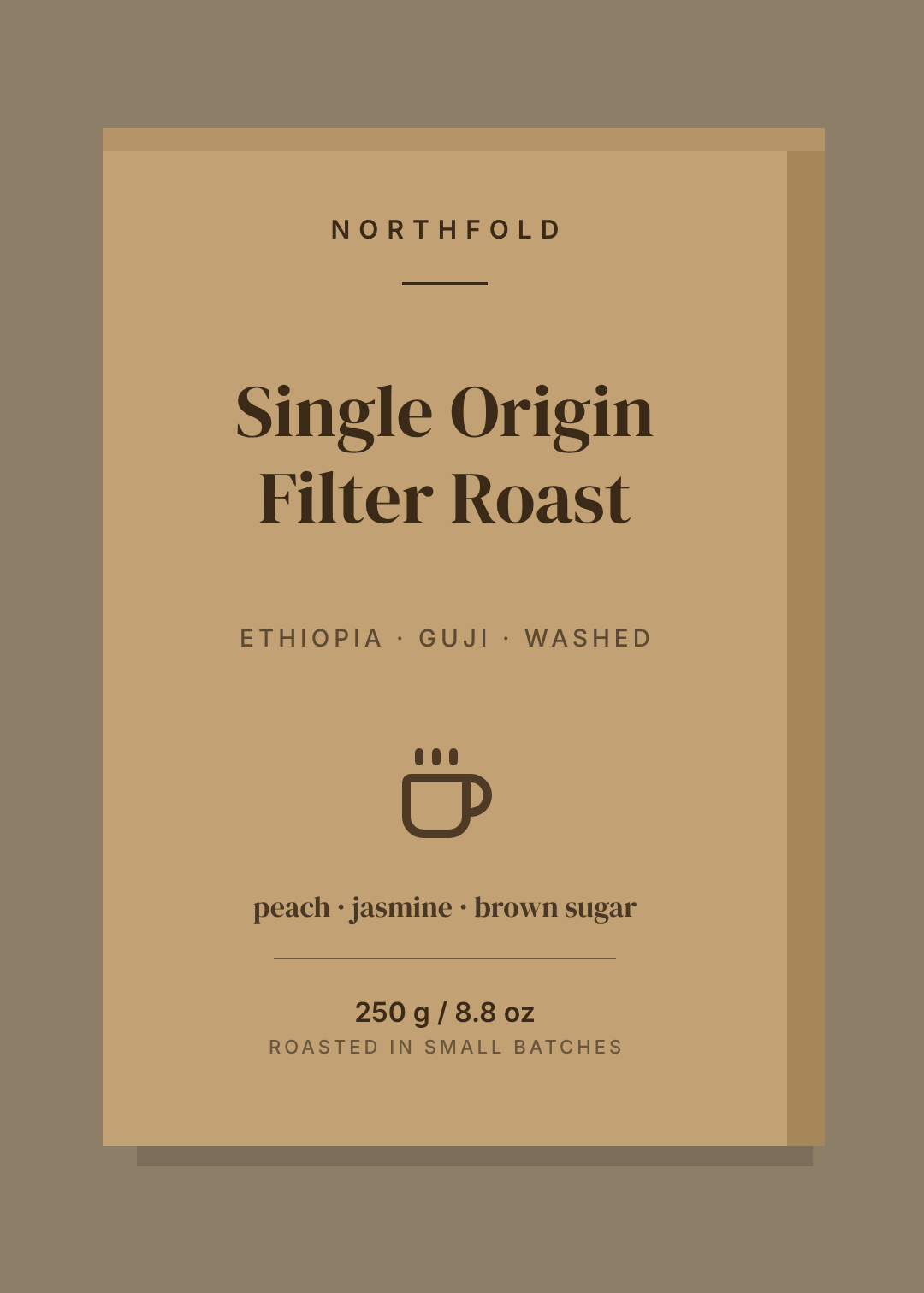クラフト茶色のコーヒー用カートン。小さなロゴとセリフ体の商品名