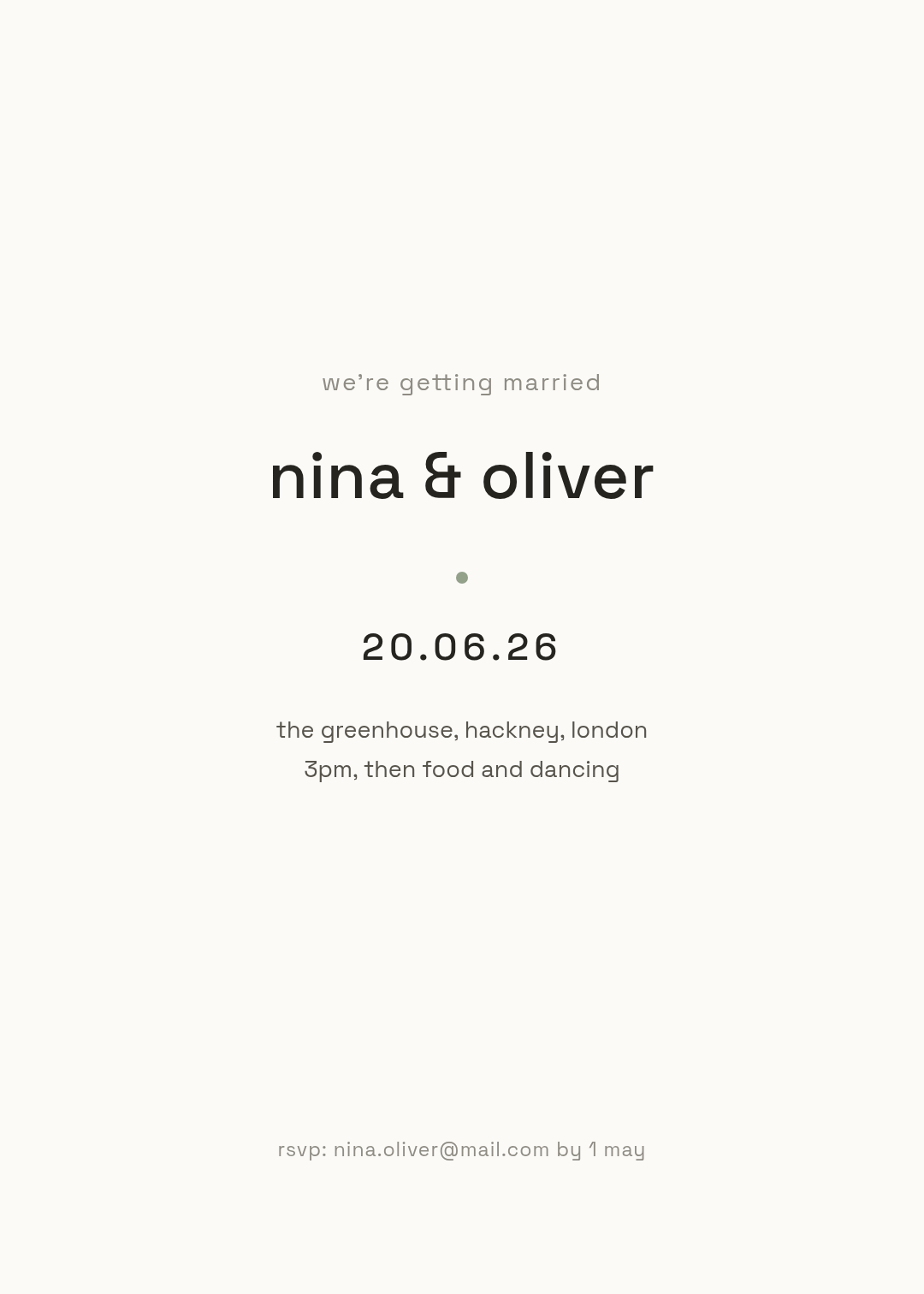 Minimalistische Hochzeitseinladung mit kleingeschriebenen Namen und viel Weißraum